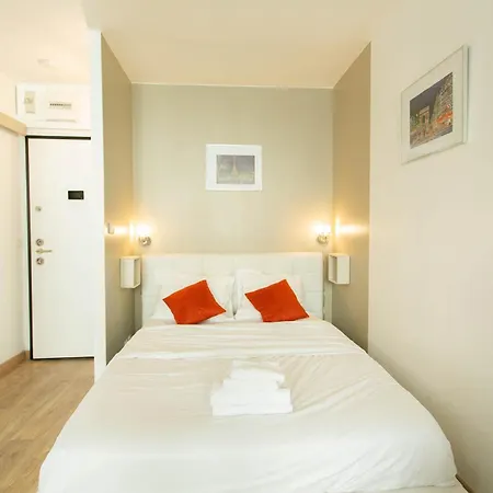 Champs Elysees & Arc De Triomphe Flat Daire