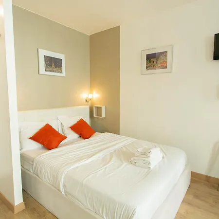 Champs Elysees & Arc De Triomphe Flat Daire Paris